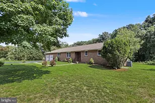 2048 Bustleton Rd, Burlington, NJ 08016 - Photo 5