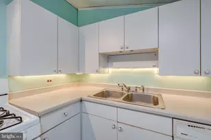 77 Mary St, Bordentown, NJ 08505 - Photo 15