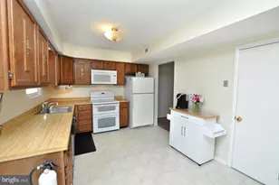 109 Mayfair Ln, Mount Laurel, NJ 08054 - Photo 9