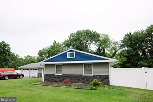 138 Crestview Dr, Willingborough, NJ 08046 - Photo 1