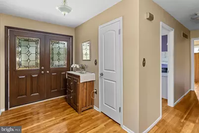 8 W Point Drive, Bordentown, NJ 08505 - Photo 5