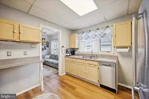 115 S Forklanding Rd, Maple Shade, NJ 08052 - Photo 9