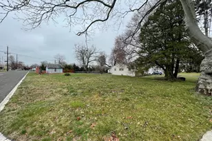 702 N Stiles Ave, Maple Shade, NJ 08052 - Photo 1