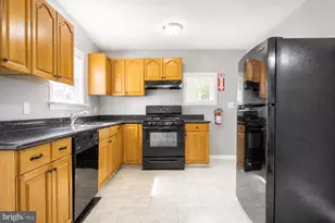 203 Blue Jay Ln, Mount Holly, NJ 08060 - Photo 5