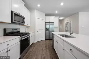 235 Congressional Ct, Moorestown, NJ 08057 - Photo 9