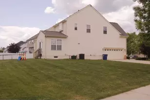 1 Oakbourne Ct, Bordentown, NJ 08505 - Photo 3
