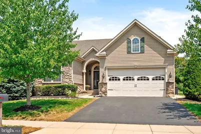 27 Applegate Drive, Florence, NJ 08518 - Photo 1