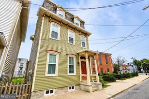 402 Lawrence St, Burlington, NJ 08016 - Photo 1