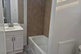 34 Florence Tollgate Pl, Florence, NJ 08518 - Photo 5