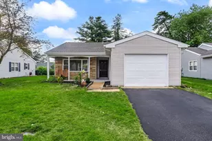 109 Huntington Dr, Southampton, NJ 08088 - Photo 1