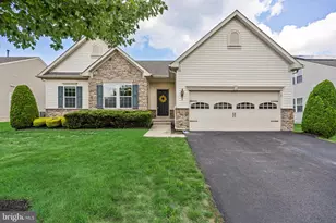 29 Applegate Dr, Florence, NJ 08518 - Photo 1