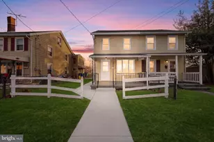810 W 2nd St, Florence, NJ 08518 - Photo 1