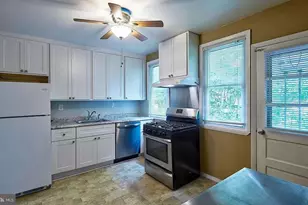 104 Vernon St, Bordentown, NJ 08505 - Photo 3