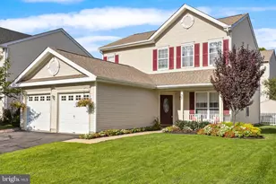 37 Arrowhead Dr, Burlington, NJ 08016 - Photo 1