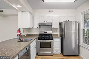 807 Sedgefield Dr, Mount Laurel, NJ 08054 - Photo 11