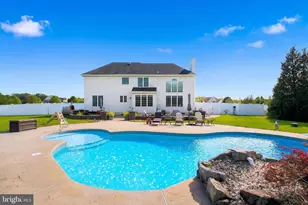 43 Oxford Cir, Southampton, NJ 08088 - Photo 3