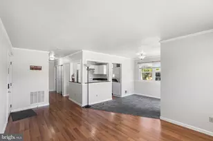 10 Florence Tollgate Pl, Florence, NJ 08518 - Photo 5