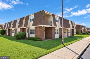 13 Florence Tollgate Pl, Florence, NJ 08518 - Photo 1