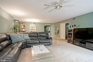 220 N Plymouth Ct, Southampton, NJ 08088 - Photo 9