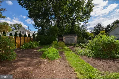 122 E Burlington Street, Bordentown, NJ 08505 - Photo 9