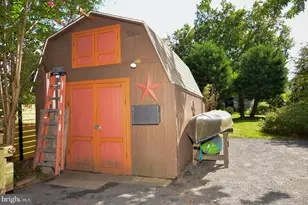 122 E Burlington St, Bordentown, NJ 08505 - Photo 11