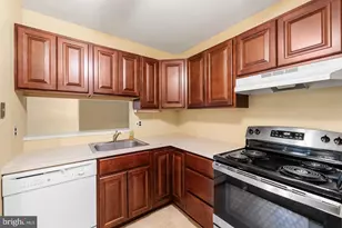 25 S Church Rd, Maple Shade, NJ 08052 - Photo 9