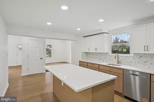 998 E Butler Ave, Vineland, NJ 08360 - Photo 9