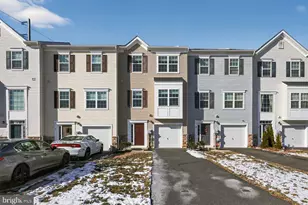 8 Iron Gate Rd, Sicklerville, NJ 08081 - Photo 1