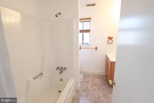 8 Fanelli Ln, Gloucester Township, NJ 08012 - Photo 7