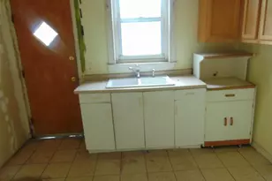 640 York St, Camden, NJ 08102 - Photo 9