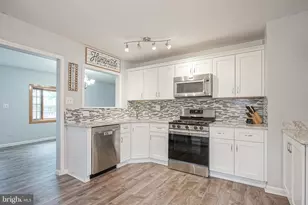 35 St Charles Pl, Runnemede, NJ 08078 - Photo 7