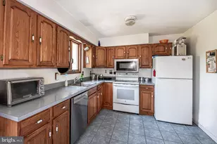 661 Pacific Ave, Waterford Township, NJ 08004 - Photo 9