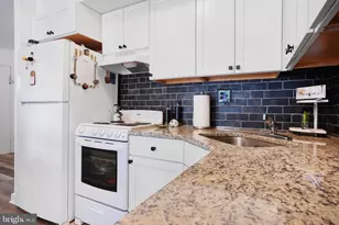 1405 Berwyck Ct, Sicklerville, NJ 08081 - Photo 9