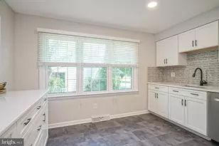 8 Brondesbury Dr, Cherry Hill, NJ 08003 - Photo 9