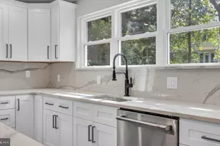 10 Burnham Ln, Voorhees, NJ 08043 - Photo 9