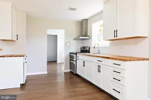 425 Holly Ave, Gloucester City, NJ 08030 - Photo 9
