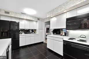 203 Sunshine Lakes Dr, Voorhees, NJ 08043 - Photo 15