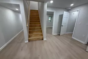 568 Pfeiffer St, Camden, NJ 08103 - Photo 17