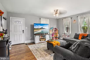 28 6th Ave, Gloucester Township, NJ 08029 - Photo 5