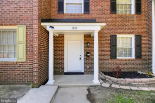 203 Stevens Ct, Camden, NJ 08103 - Photo 3