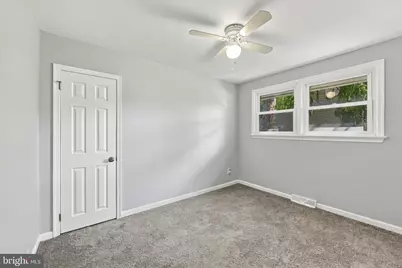 75 N Cedar Avenue, Bellmawr, NJ 08031 - Photo 9