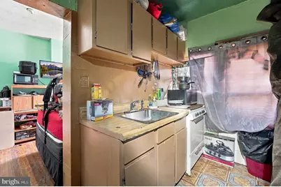 323 Byron Street, Camden, NJ 08102 - Photo 11