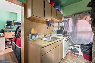 323 Byron St, Camden, NJ 08102 - Photo 11
