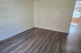 102 Royal Ct Ln N, Camden, NJ 08103 - Photo 5