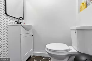 977 Florence Street S, Camden, NJ 08104 - Photo 9