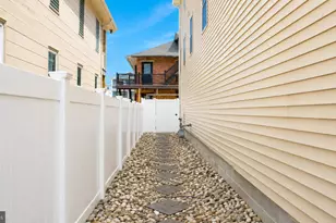 223 E Roberts Ave, Wildwood, NJ 08260 - Photo 5