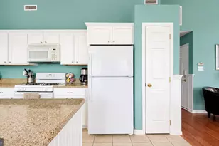 223 E Roberts Ave, Wildwood, NJ 08260 - Photo 15