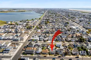 107 E Hollywood Ave, Wildwood, NJ 08260 - Photo 3