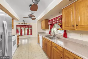 580 Edgemont Dr, Monroe Township, NJ 08094 - Photo 9