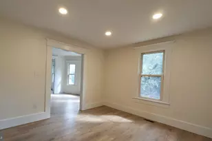 129 Malaga Park Dr, Franklin Township, NJ 08328 - Photo 5